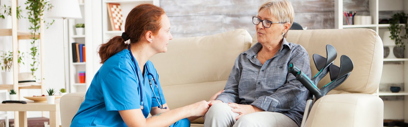 nurse talking to her elderly patient
